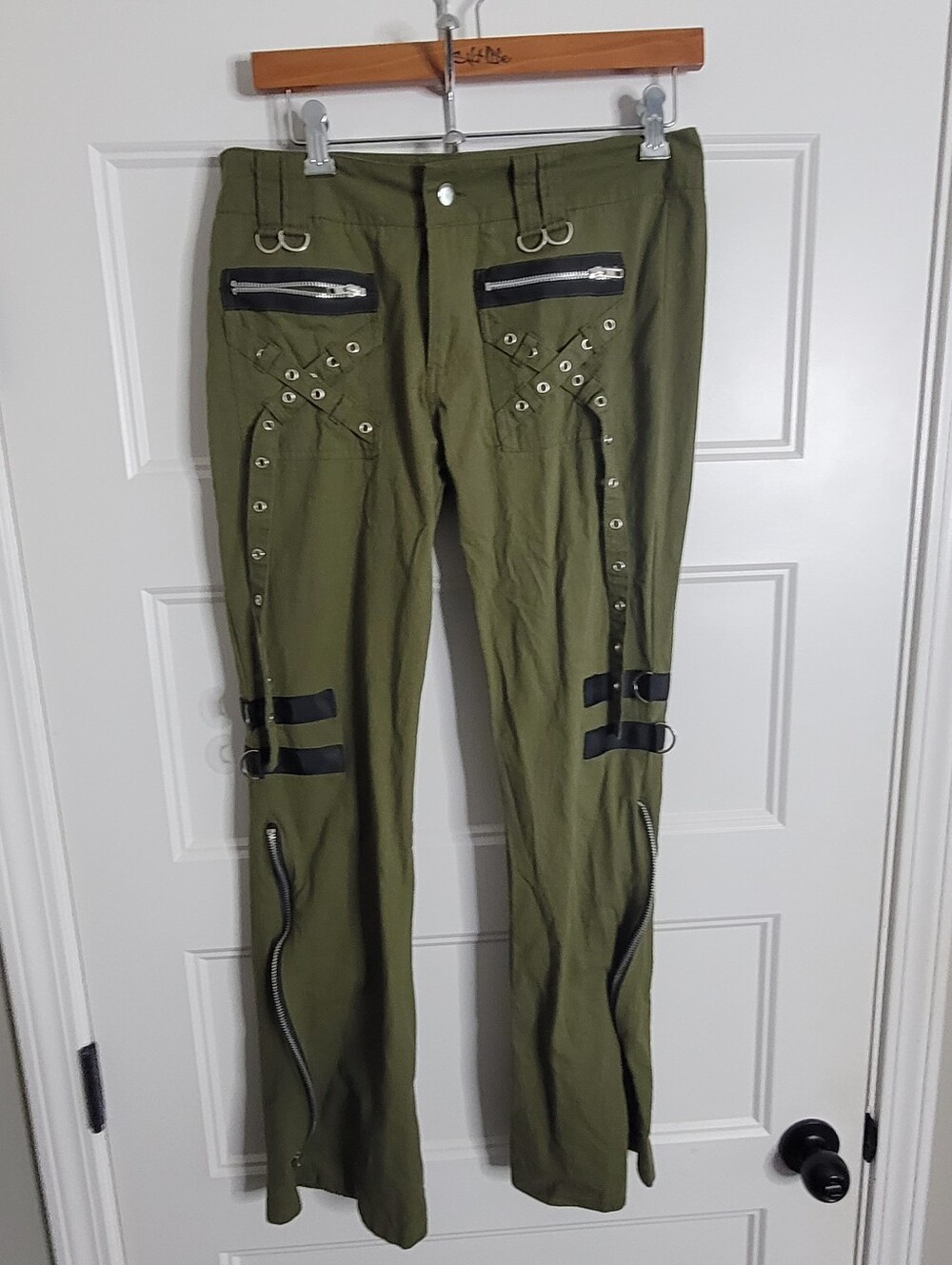 Y2K-style olive green cargo pants Size M